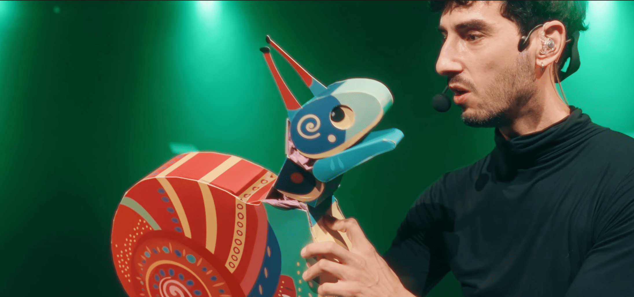 Escargot marionette du spectacle de la compagnie la Pliure